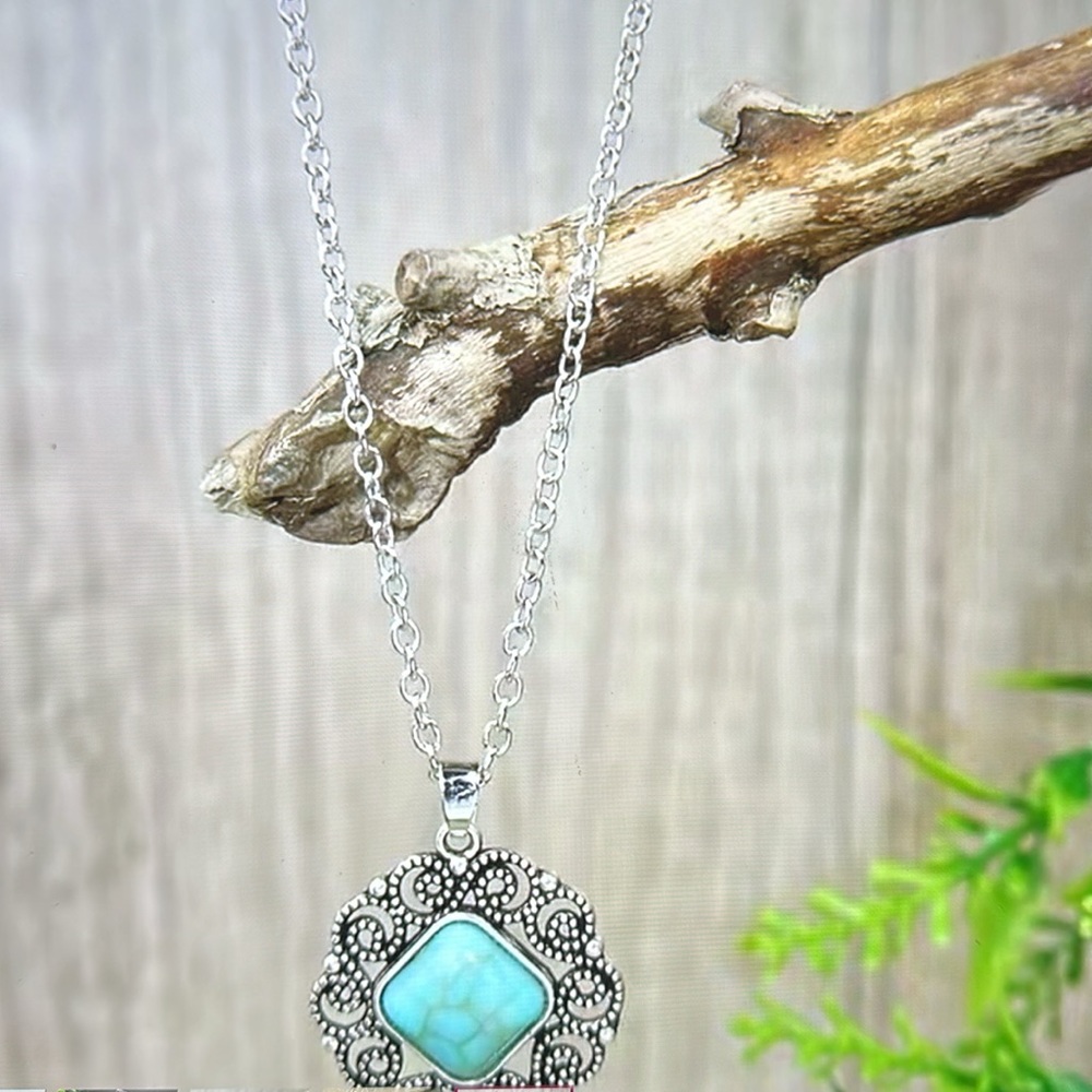 🍒5/$25🍒 Only 2 sets remaining ❤️Turquoise and Silver Necklace with Earrings 🔥 - Picture 5 of 6